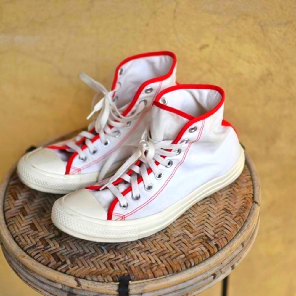 EUC Converse All Star Chuck Taylor White / Red High Top Sneakers M 9 W 11